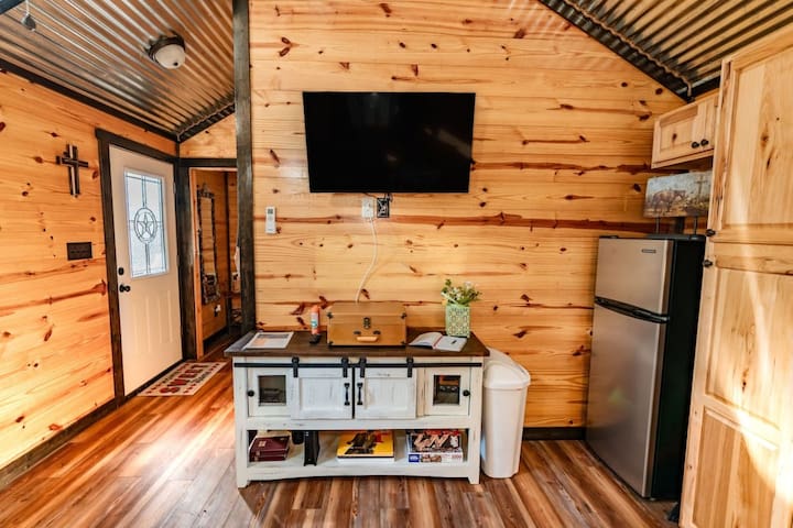 Tiny Cottage with Pickleball and Pet Friendly